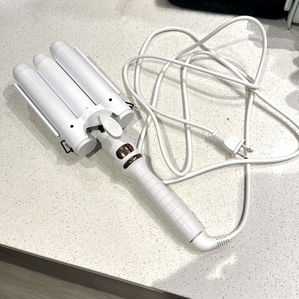 ALMOST FAMOUS White 3-Barrel Waver